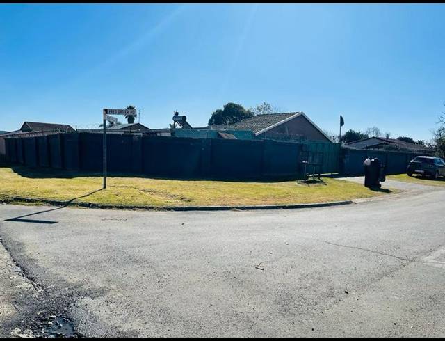 15 BEDROOM HOUSE FOR SALE IN RHODESFIELD